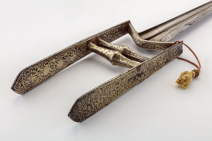 Qatar Dagger with iron handle and silver inlaid inscription | MasterArt